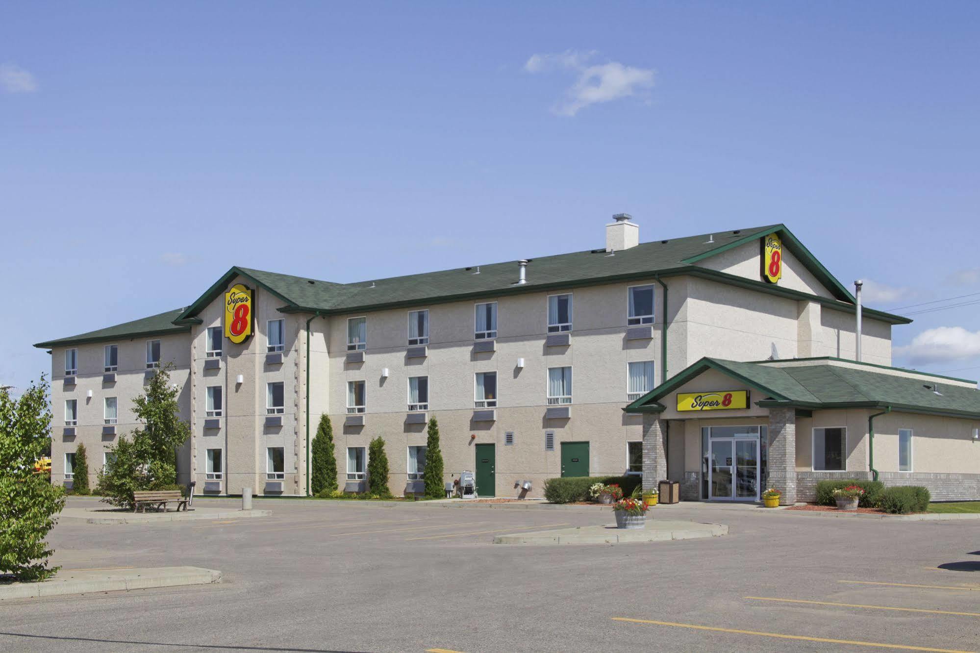 Super 8 By Wyndham Prince Albert Εξωτερικό φωτογραφία